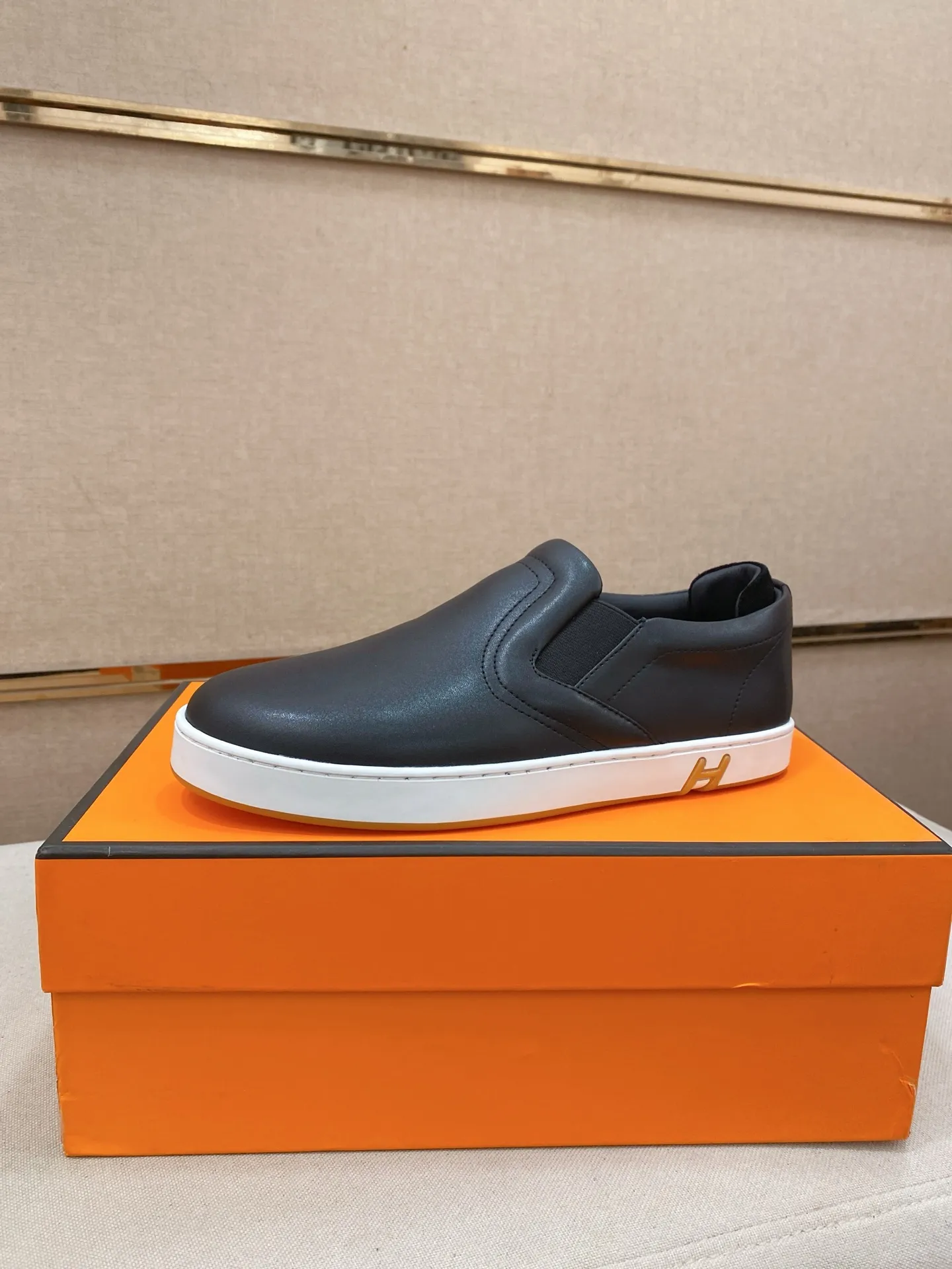 Men's clothing and shoes💰: 442💰《HERMES》【Classic original single version】Hermès; top 🔝purchase agent🔍🔍men's latest 🇺🇸 counter sales simultaneously, imported from Italy original ▲▲cowhide ▲▲ (high-end, nobility, class) ) Exquisite workmanship (Italian 🇮🇹 imported water-dyed 🐂 cowhide lining) sole: original sole provided by the original factory, ⚠️exclusive double-layer activity·TPR·rubber·combined molded outsole; super comfortable·wear-resistant·non-slip·environmental protection The real thing is more beautiful if you take the real thing (high quality, follow the order). You can enter and exit the counter at will * Number of yards: 38-44 (45 can be customized and cannot be returned or exchanged)